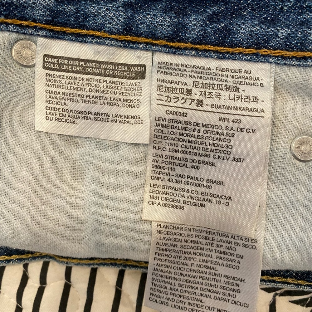 Levi’s 505 Dark Denim Distressed Shorts Size 30” Waist - Picture 5 of 9